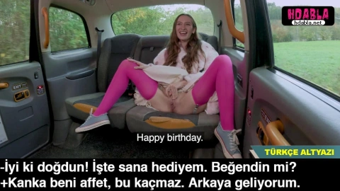 Kankamın kız arkadaşı taksime bindi Bacaklarını ayırınca dayanamadım